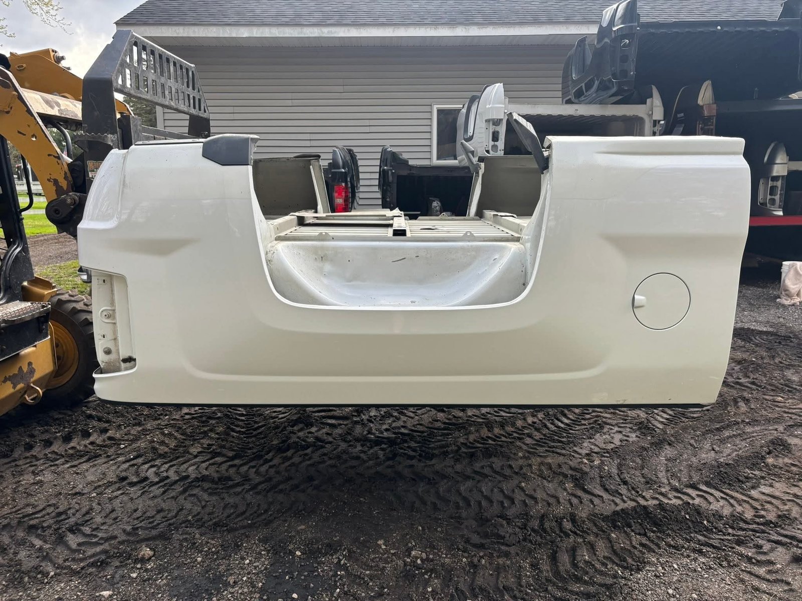 2014–2019 Chevrolet 6.6’ Bed - Image 3