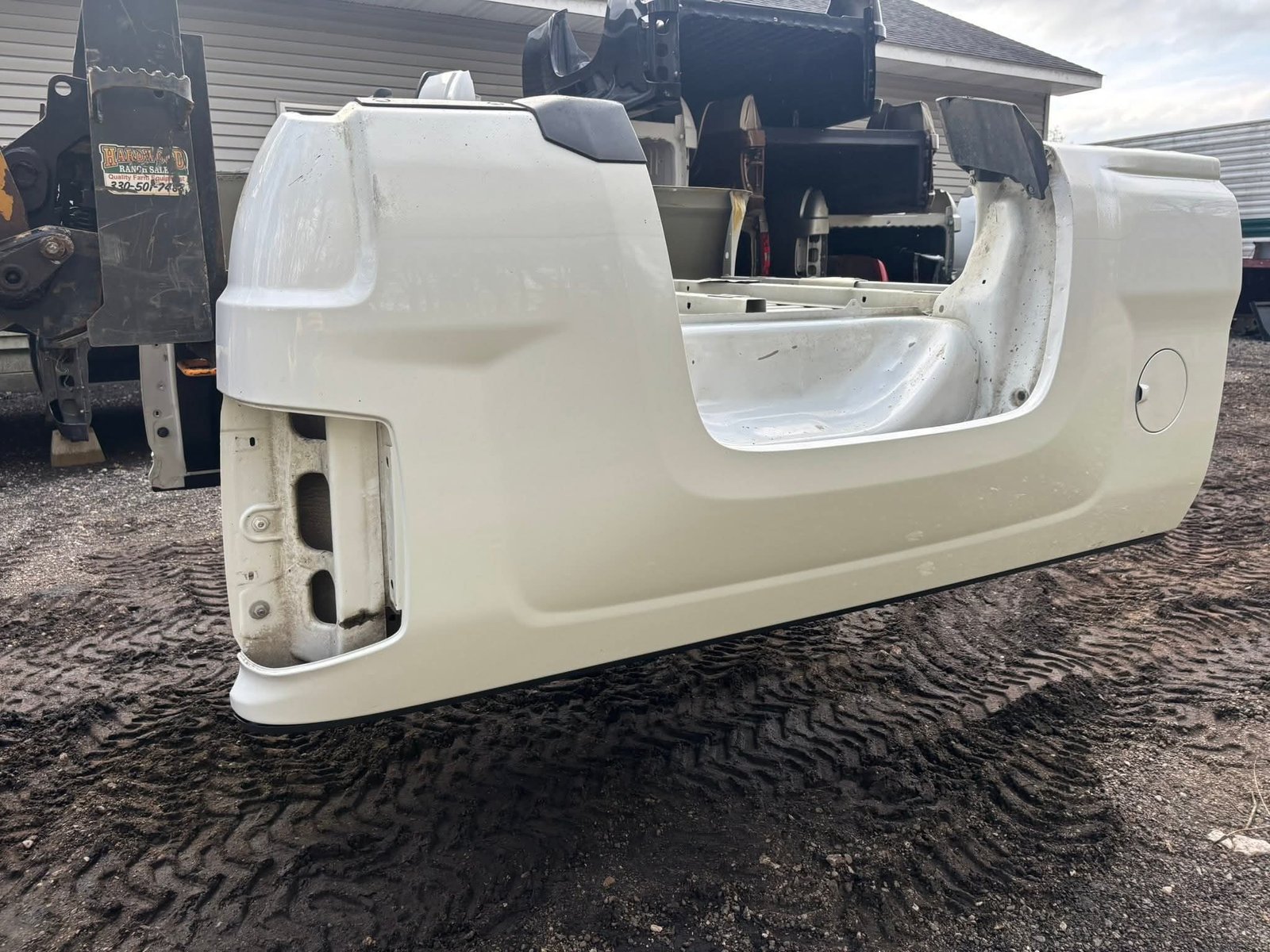 2014–2019 Chevrolet 6.6’ Bed - Image 2