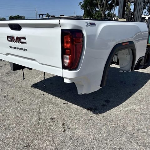 25-20 Sierra2500 Size 6’6 Brand New Complete with Spray Liner