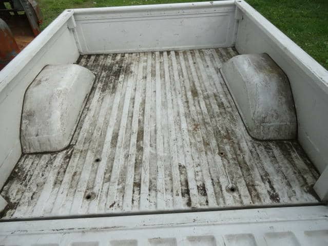 1973–1987 Chevy Squarebody Big 10 Truck Bed - Rust-Free OEM White Fleetside - Image 3