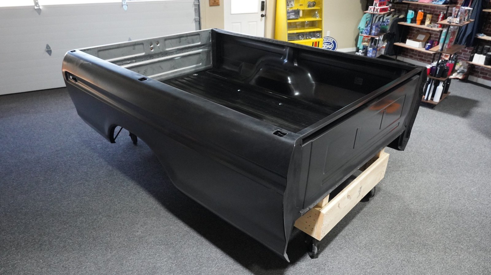 1977-1979 Ford F-Series Long Bed Assembly with OEM Tooling Tailgate - New - Image 3