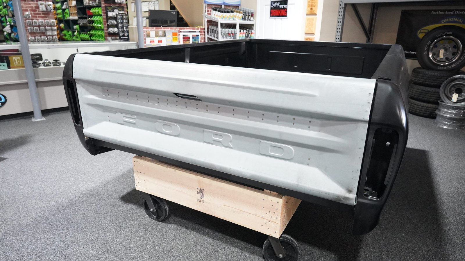 1977-1979 Ford F-Series Long Bed Assembly with OEM Tooling Tailgate - New - Image 5