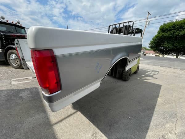 1992–1997 Ford F-150/F-250/F-350 OBS 8-Foot Long Bed - Rust-Free OEM Two-Tone - Image 3