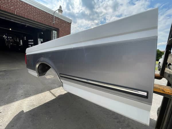 1992–1997 Ford F-150/F-250/F-350 OBS 8-Foot Long Bed - Rust-Free OEM Two-Tone - Image 4