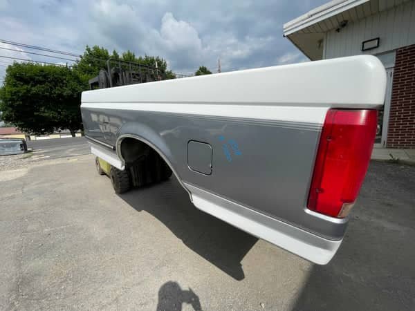 1992–1997 Ford F-150/F-250/F-350 OBS 8-Foot Long Bed - Rust-Free OEM Two-Tone - Image 5
