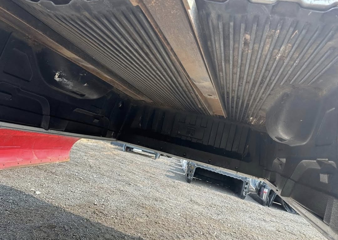 Rust free 07-13 gmc sierra 6.5ft bed - Image 6