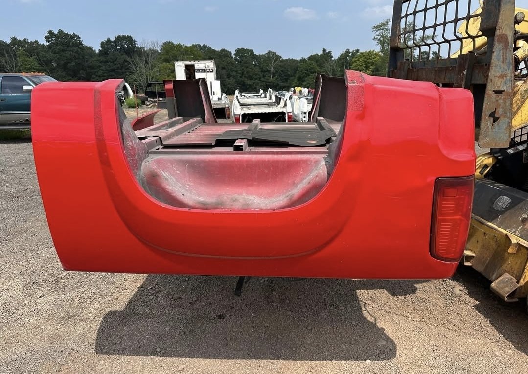 Rust free 07-13 gmc sierra 5.9ft bed - Image 4