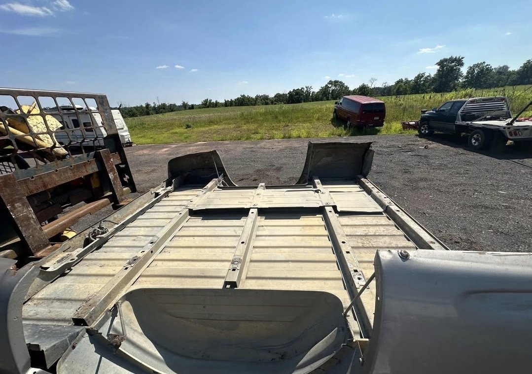 Rust free 99-06 Chevy/gmc 6.5ft bed - Image 8