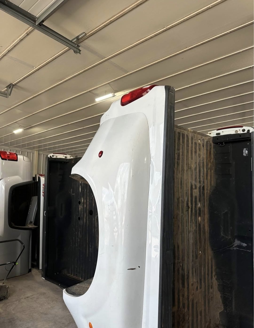 2006 f350 Dually Bed Oxford White - Image 5